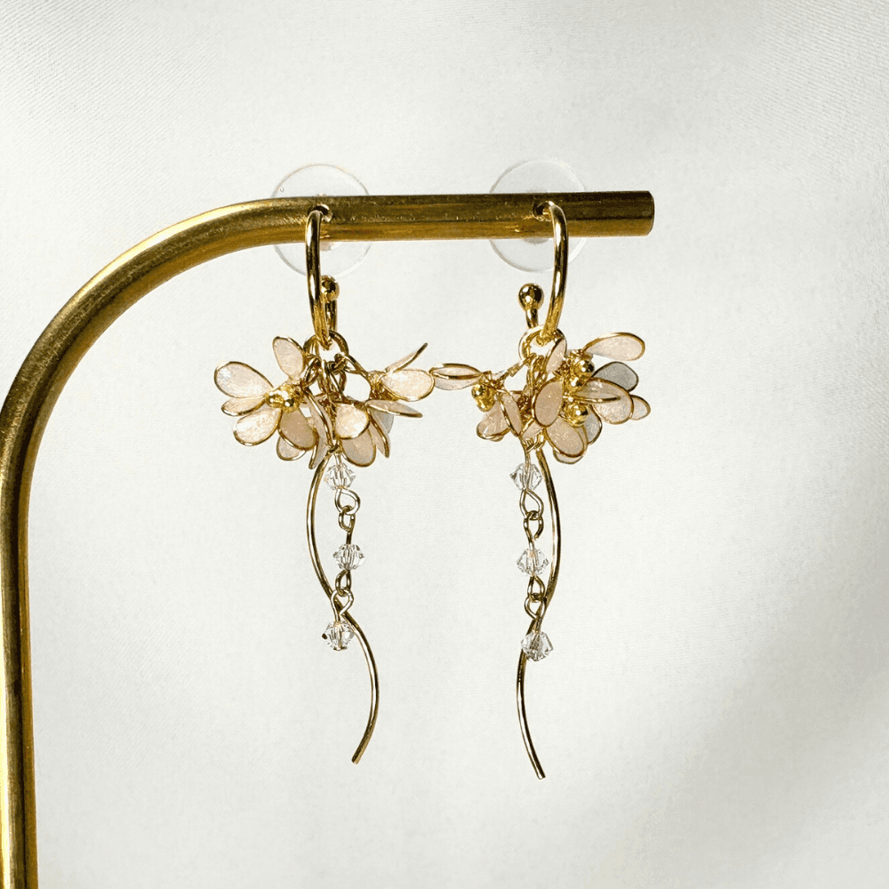 【銀木犀/ギンモクセイ】2wayフープピアス 揺れるホワイト 金属アレルギー対応 サージカルステンレス 受注生産 | 2枚目